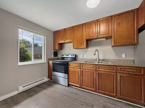 2025-08/YOUNGSTOWN-STATE-Apartment-Building-16672519.webp