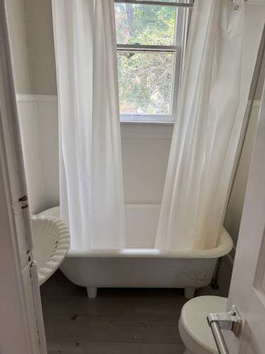 S Bed 415 W Grand Ave. 14