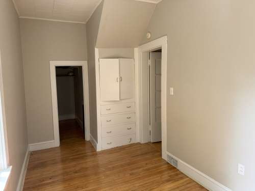 S Bed 415 W Grand Ave. 10
