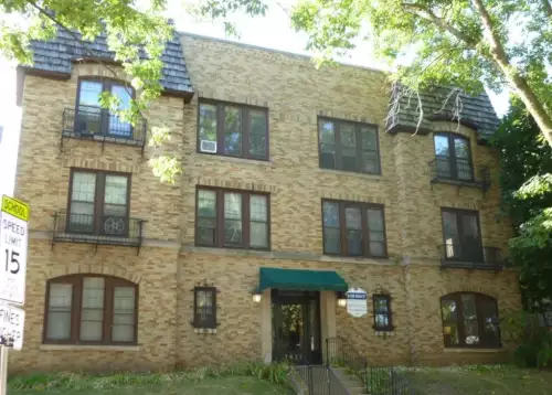 2025-09/UWM-MATC-MSOE-Apartment-Building-16682384.webp
