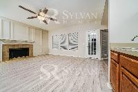 Click to view - 004-photo-family-room-12422391.jpg