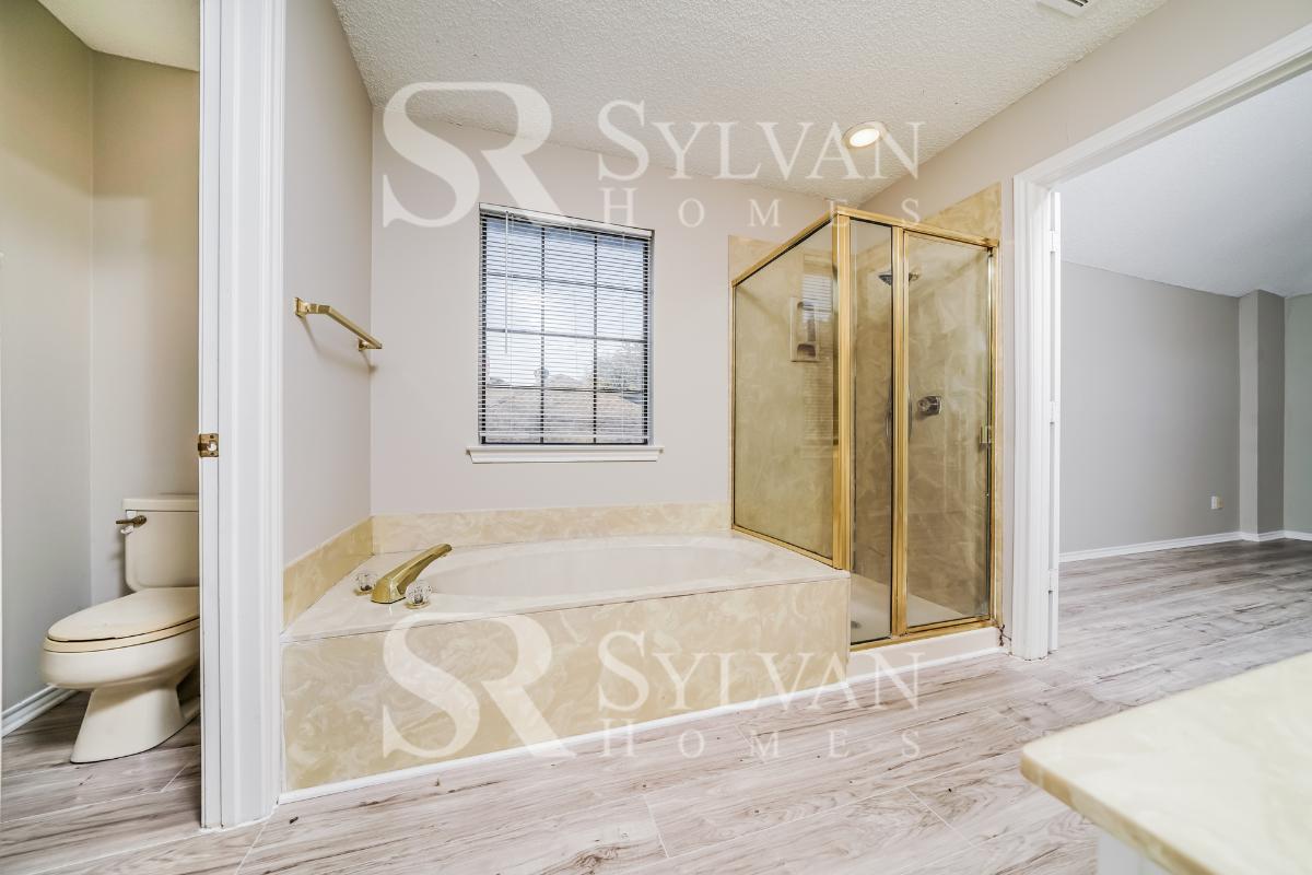 007-photo-main-bathroom-12422397.jpg