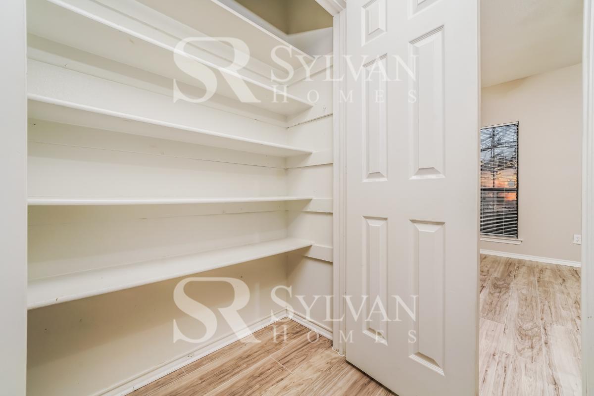 012-photo-closet-12422390.jpg