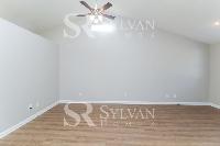 Click to view - 005-photo-family-room-12103957.jpg