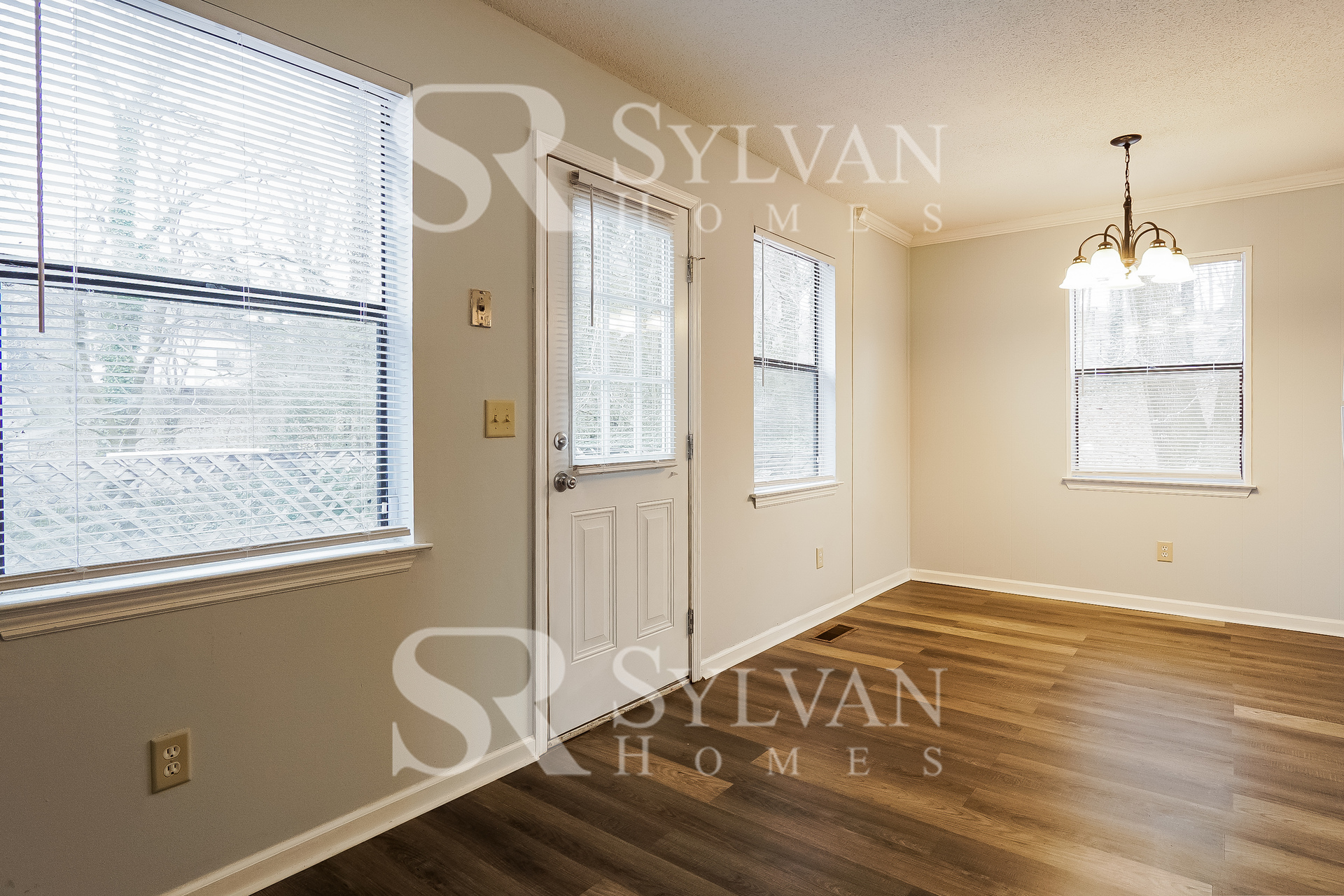 005-photo-dining-room-12368858.jpg