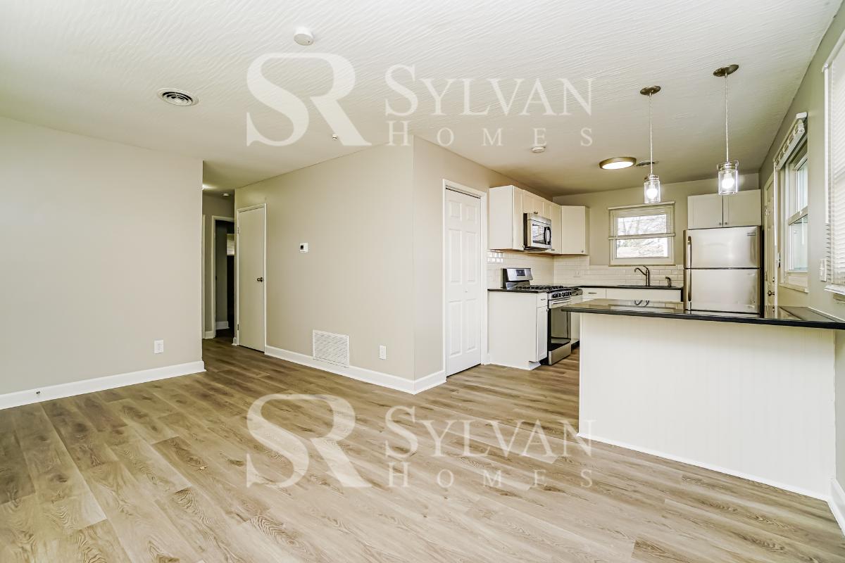 003-photo-living-room-10067969.jpg