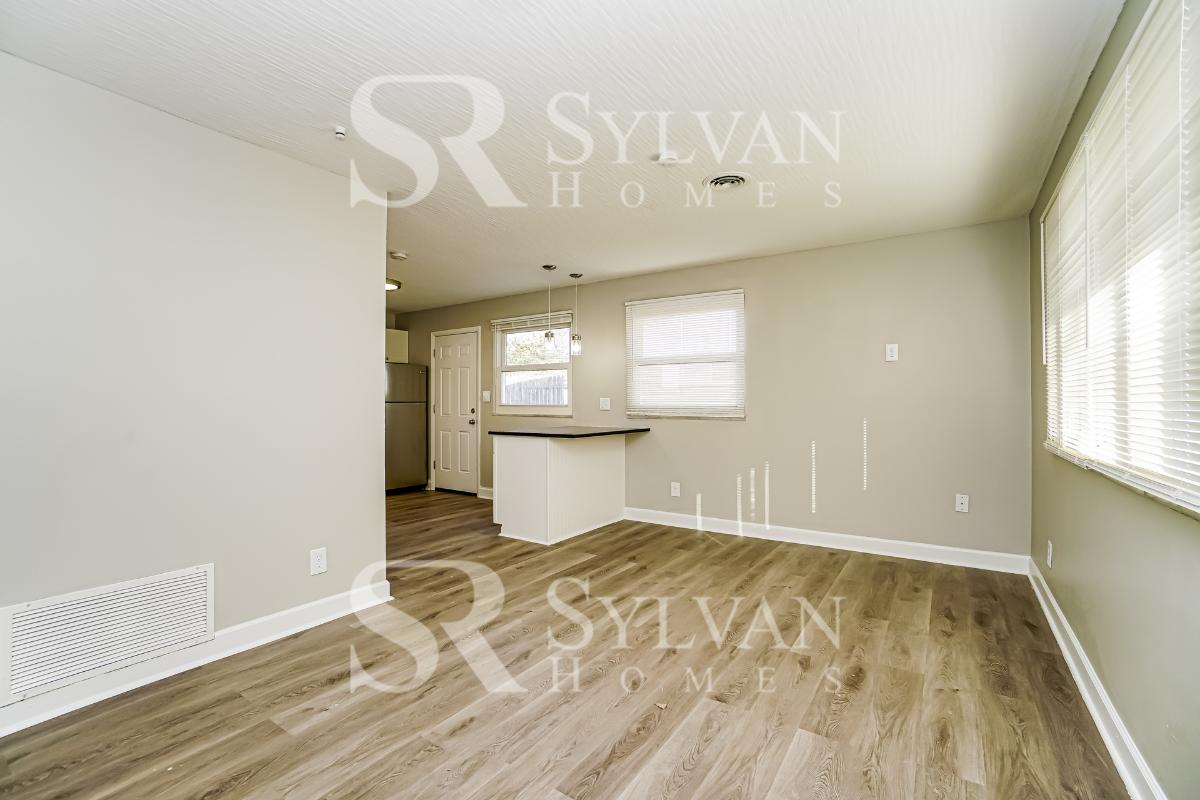 004-photo-living-room-10067970.jpg