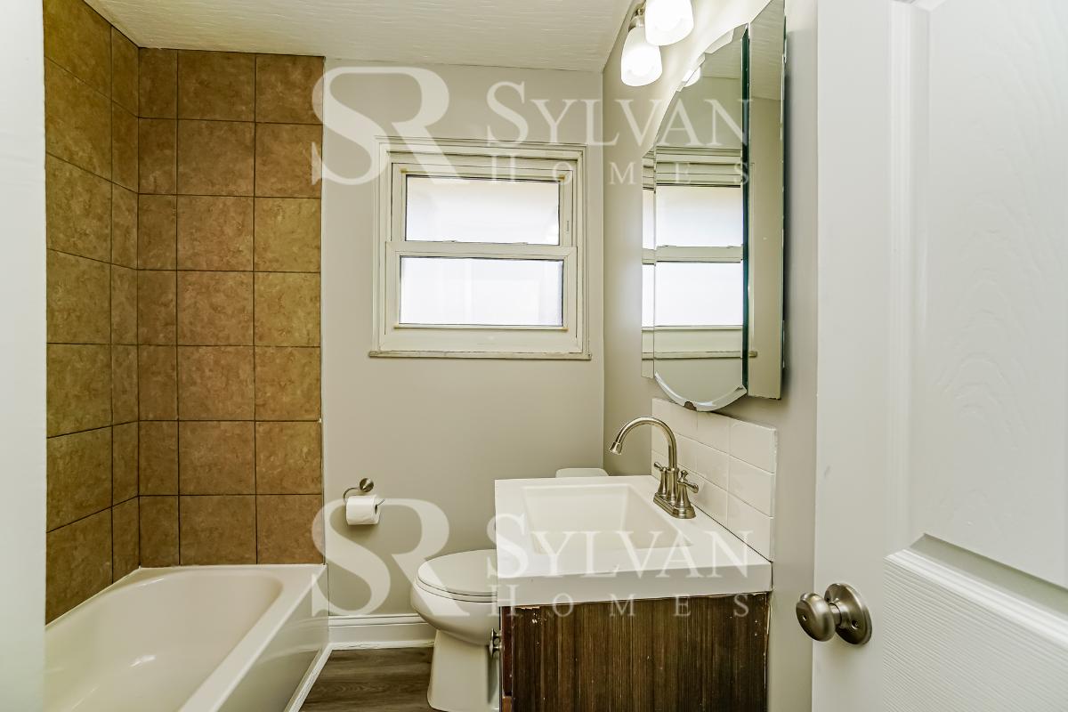 011-photo-main-bathroom-10067961.jpg