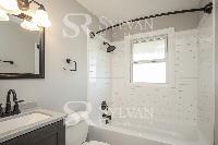 Click to view - 009-photo-main-bathroom-10812624.jpg