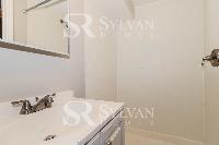 Click to view - 009-photo-main-bathroom-11106647.jpg