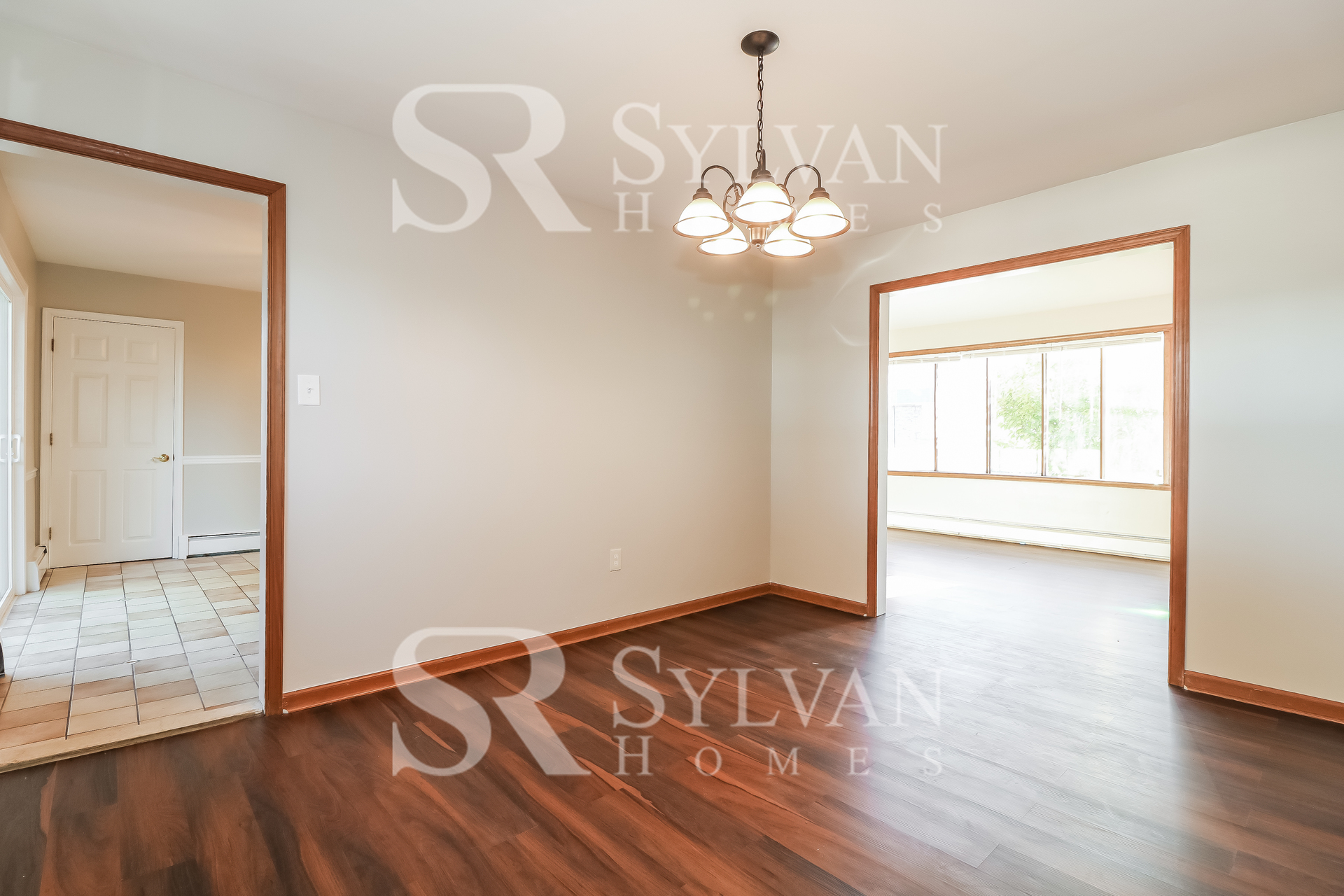 003-photo-dining-room-11929429.jpg