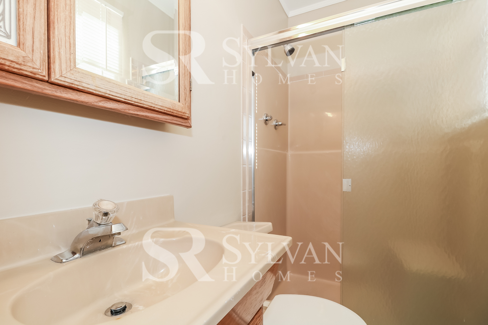 009-photo-main-bathroom-11929421.jpg