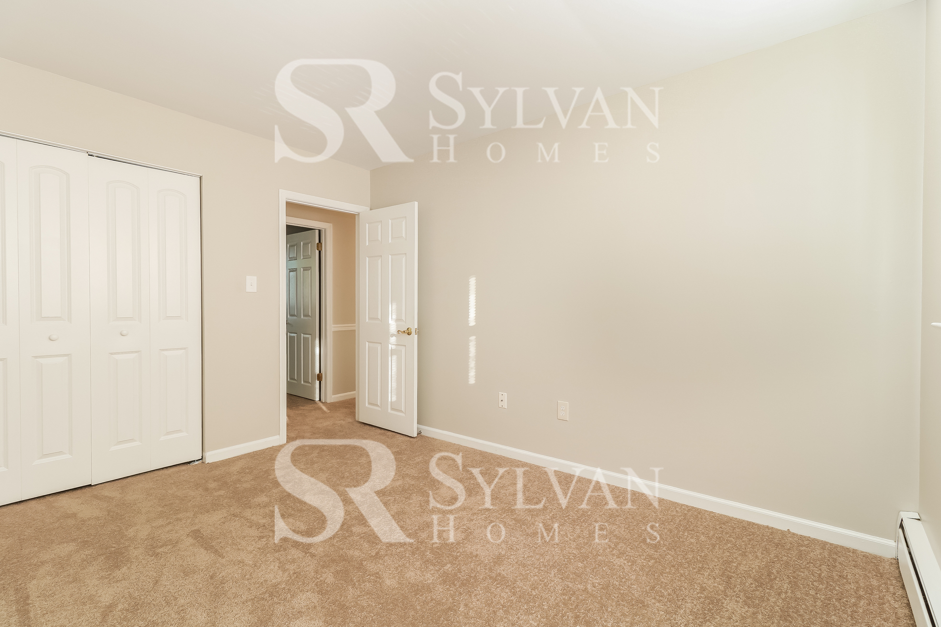 010-photo-bedroom-11929422.jpg