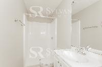 Click to view - 009-photo-main-bathroom-10821395.jpg