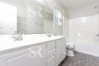 Click to view - 009-photo-main-bathroom-10017631.jpg