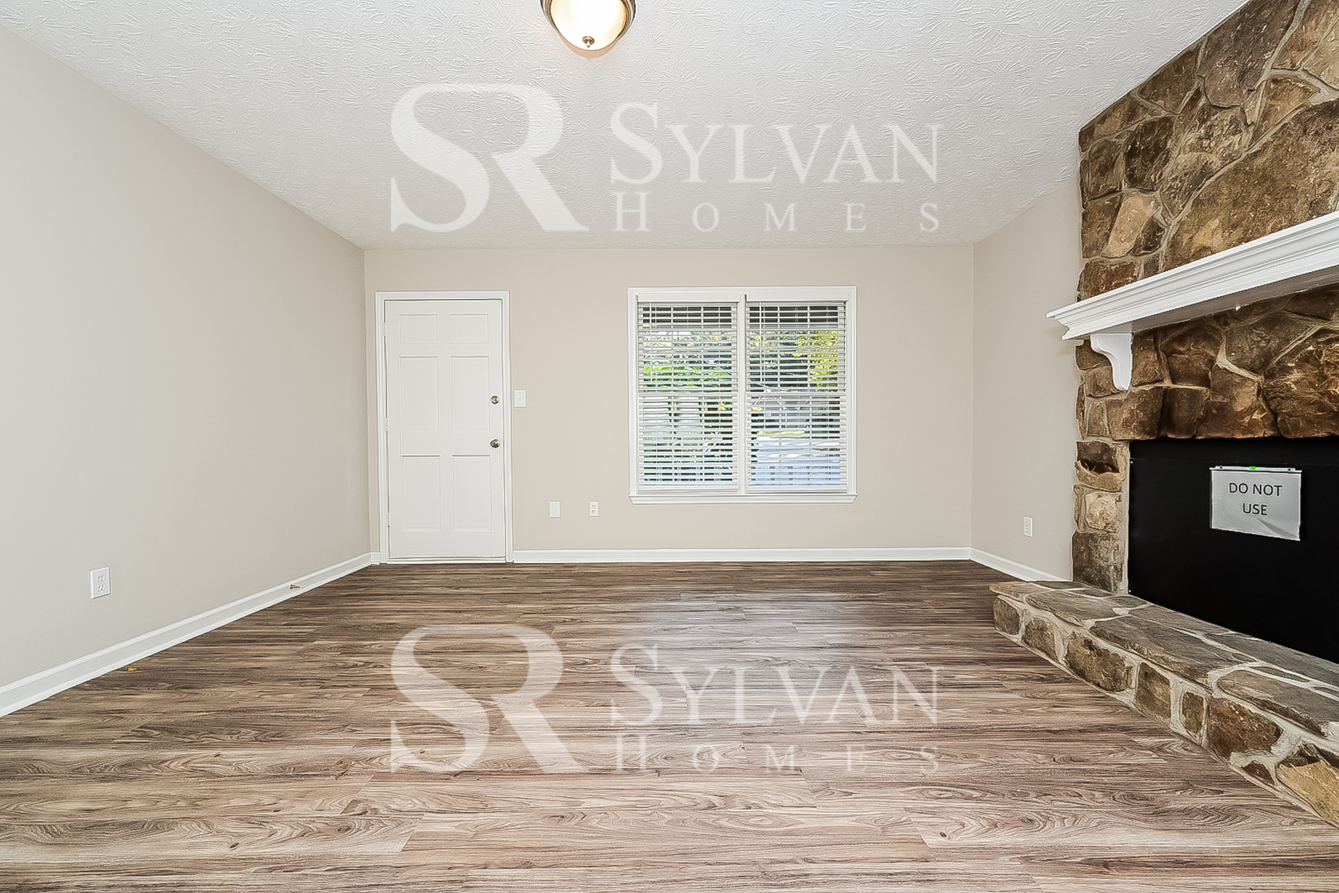 001-photo-living-room-11977748.jpg