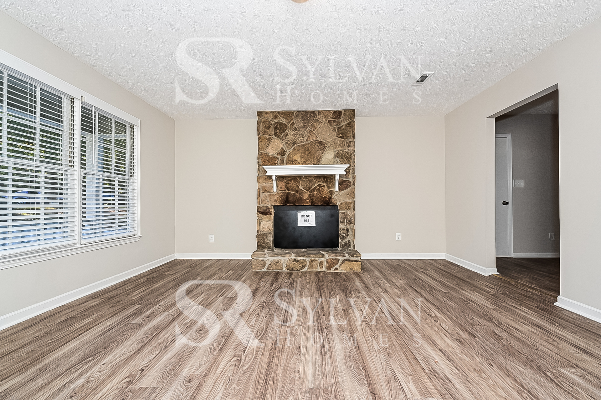 002-photo-living-room-11977750.jpg