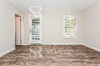 Click to view - 007-photo-main-bedroom-11977735.jpg