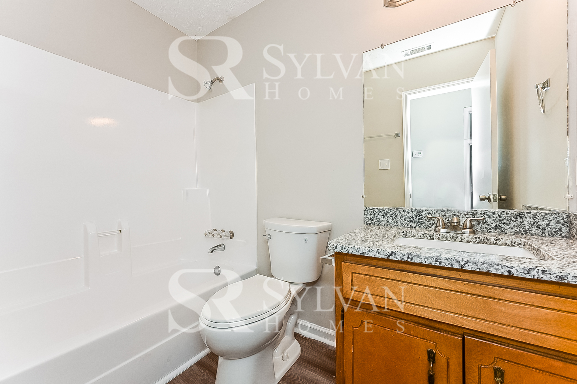 013-photo-bathroom-11977751.jpg