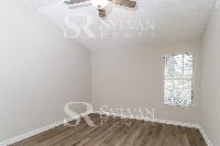 Click to view - 010-photo-bedroom-11995555.jpg