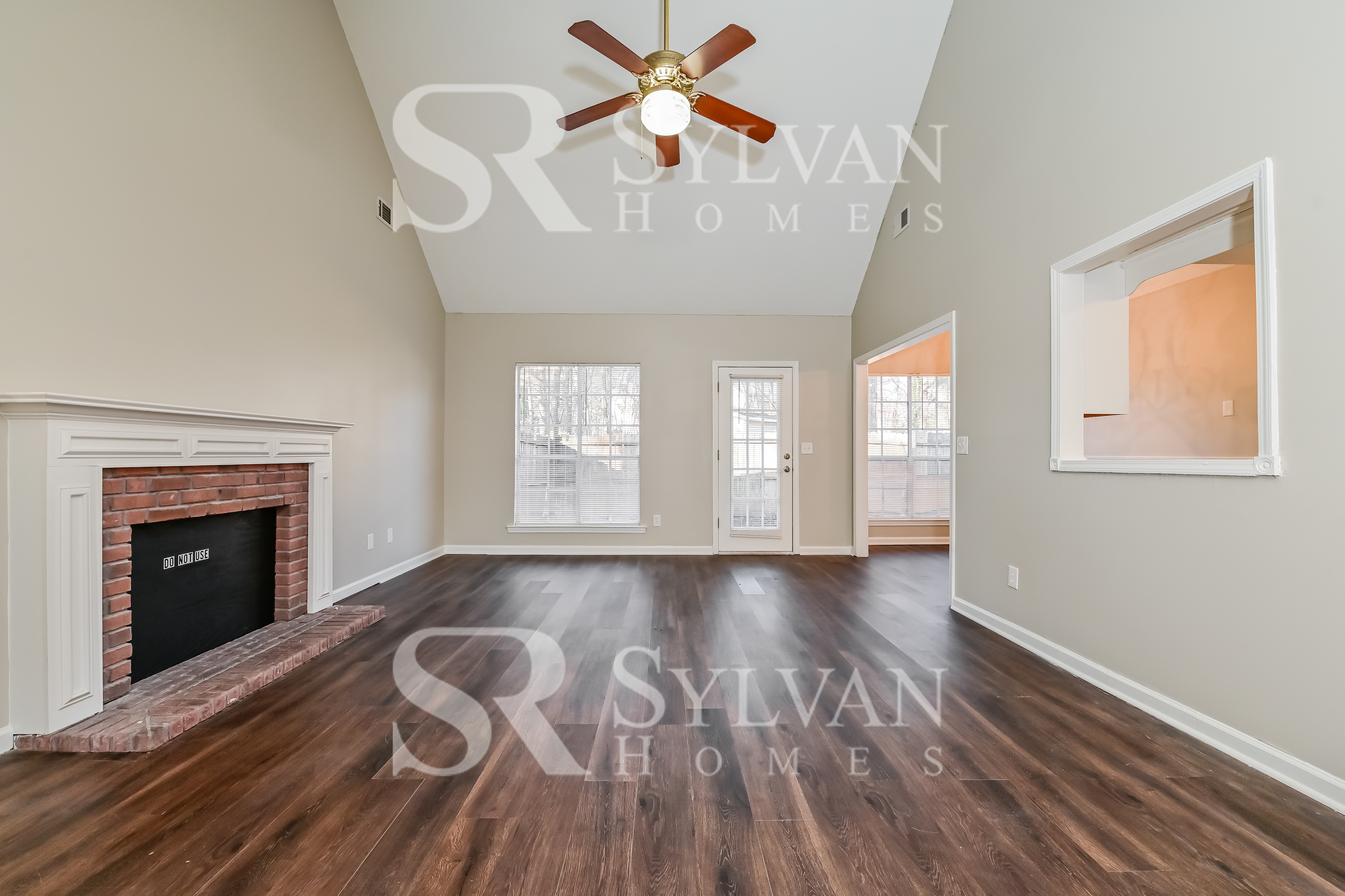 001-photo-living-room-10366891.jpg