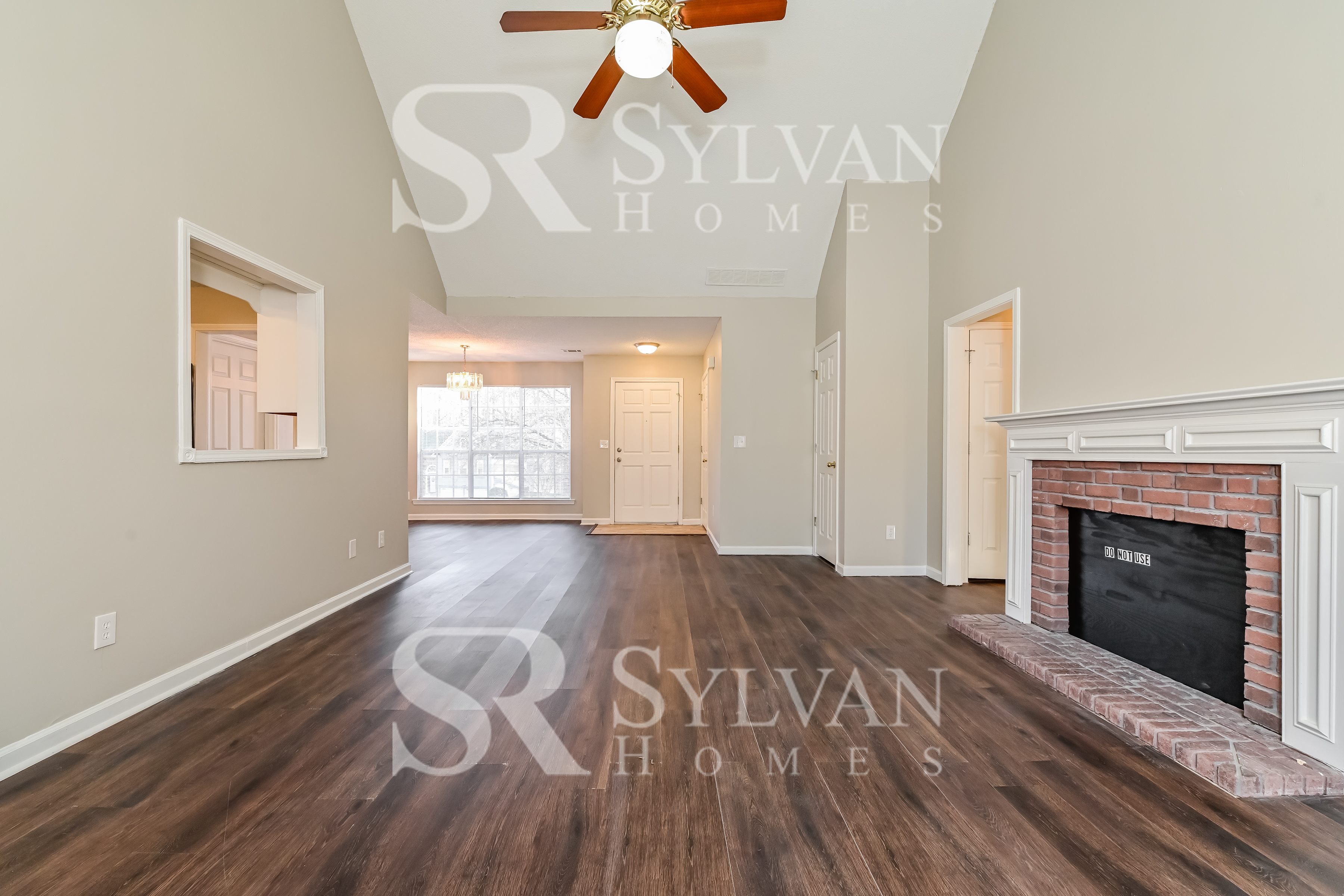 002-photo-living-room-10366892.jpg