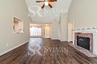 Click to view - 002-photo-living-room-10366892.jpg