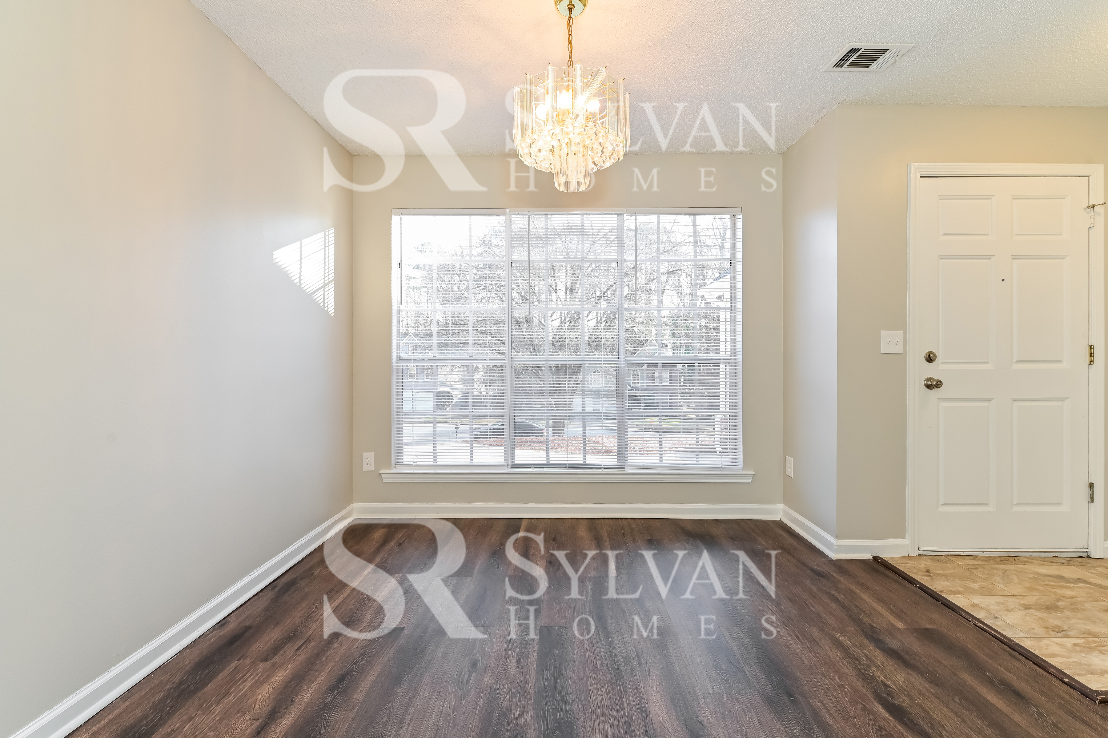 003-photo-dining-room-10366890.jpg