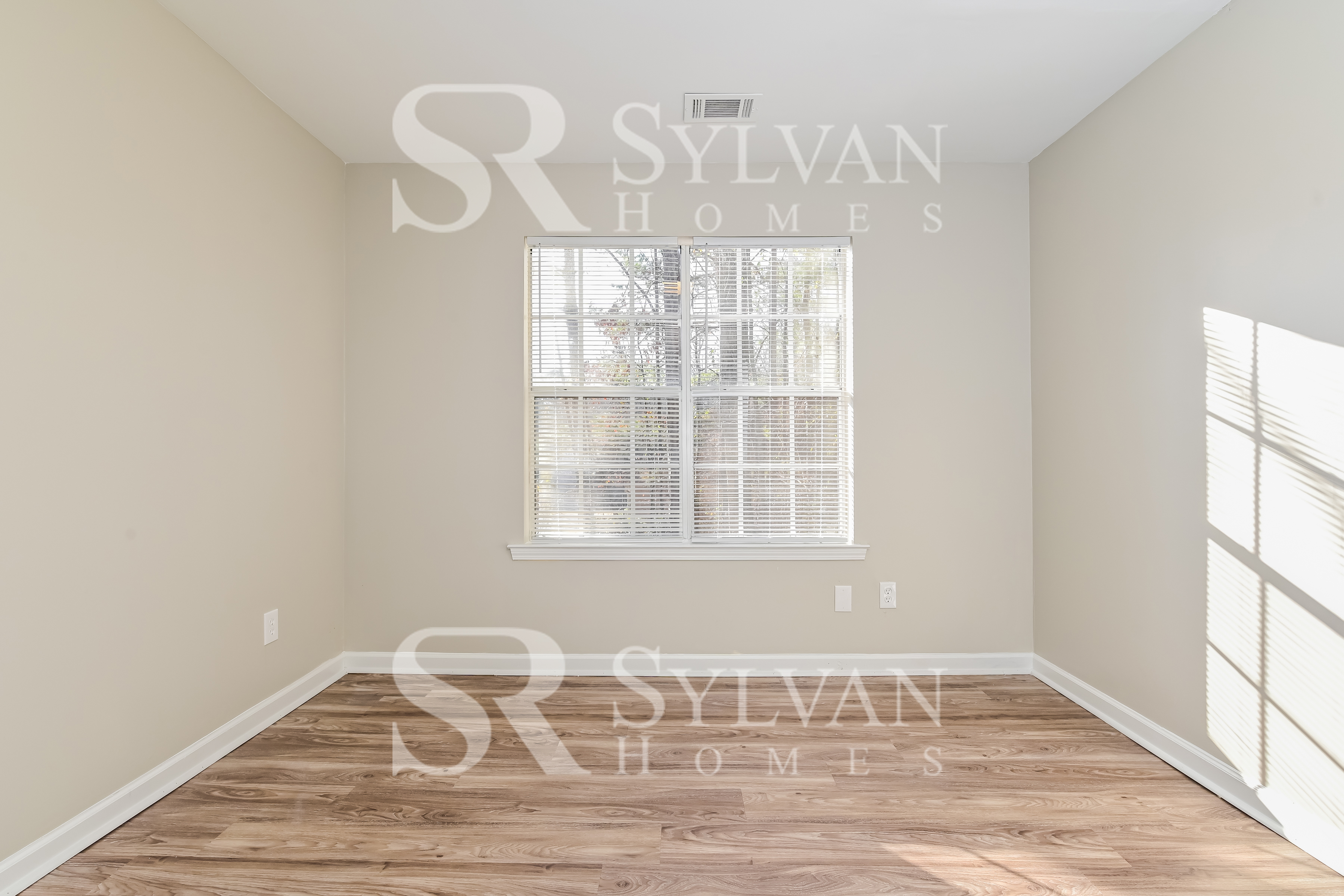 010-photo-bedroom-10366884.jpg