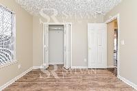 Click to view - 011-photo-bedroom-10366897.jpg