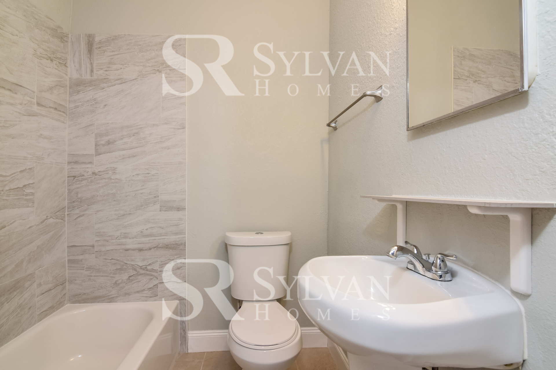 009-photo-master-bathroom-7689115.jpg