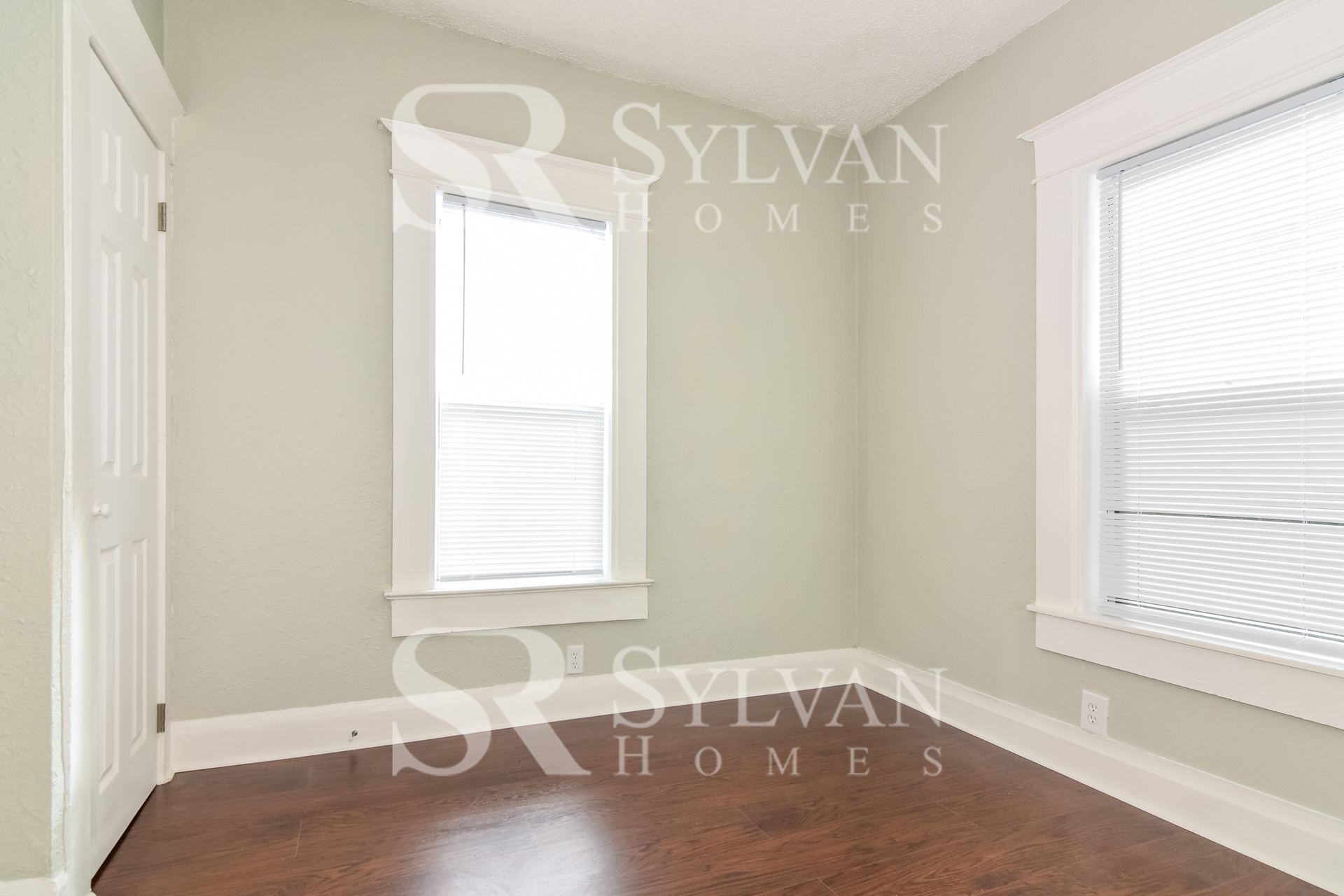 010-photo-bedroom-7689114.jpg
