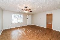 Click to view - 002-photo-living-room-11641166.jpg