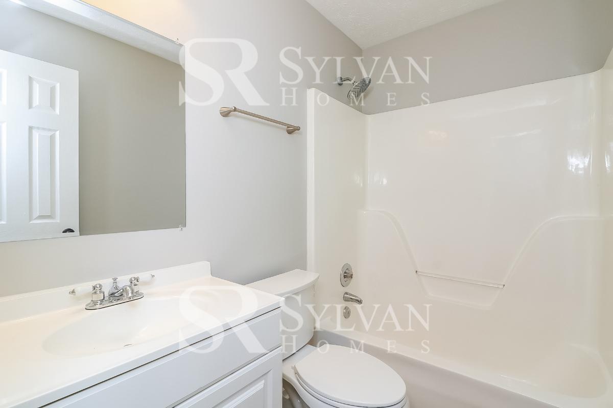013-photo-bathroom-11641159.jpg