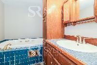 Click to view - 009-photo-main-bathroom-11419691.jpg