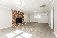 Click to view - 001-photo-living-room-11394004.jpg