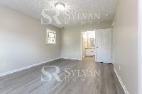 Click to view - 009-photo-main-bedroom-11394011.jpg