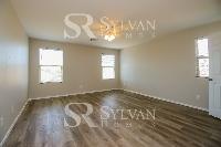 Click to view - 006-photo-main-bedroom-11703447.jpg