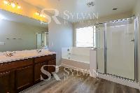 Click to view - 008-photo-main-bathroom-11703449.jpg