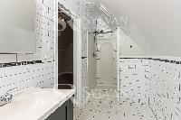 Click to view - 005-photo-main-bathroom-11744123.jpg