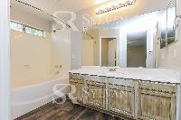 Click to view - 010-photo-main-bathroom-11852315.jpg