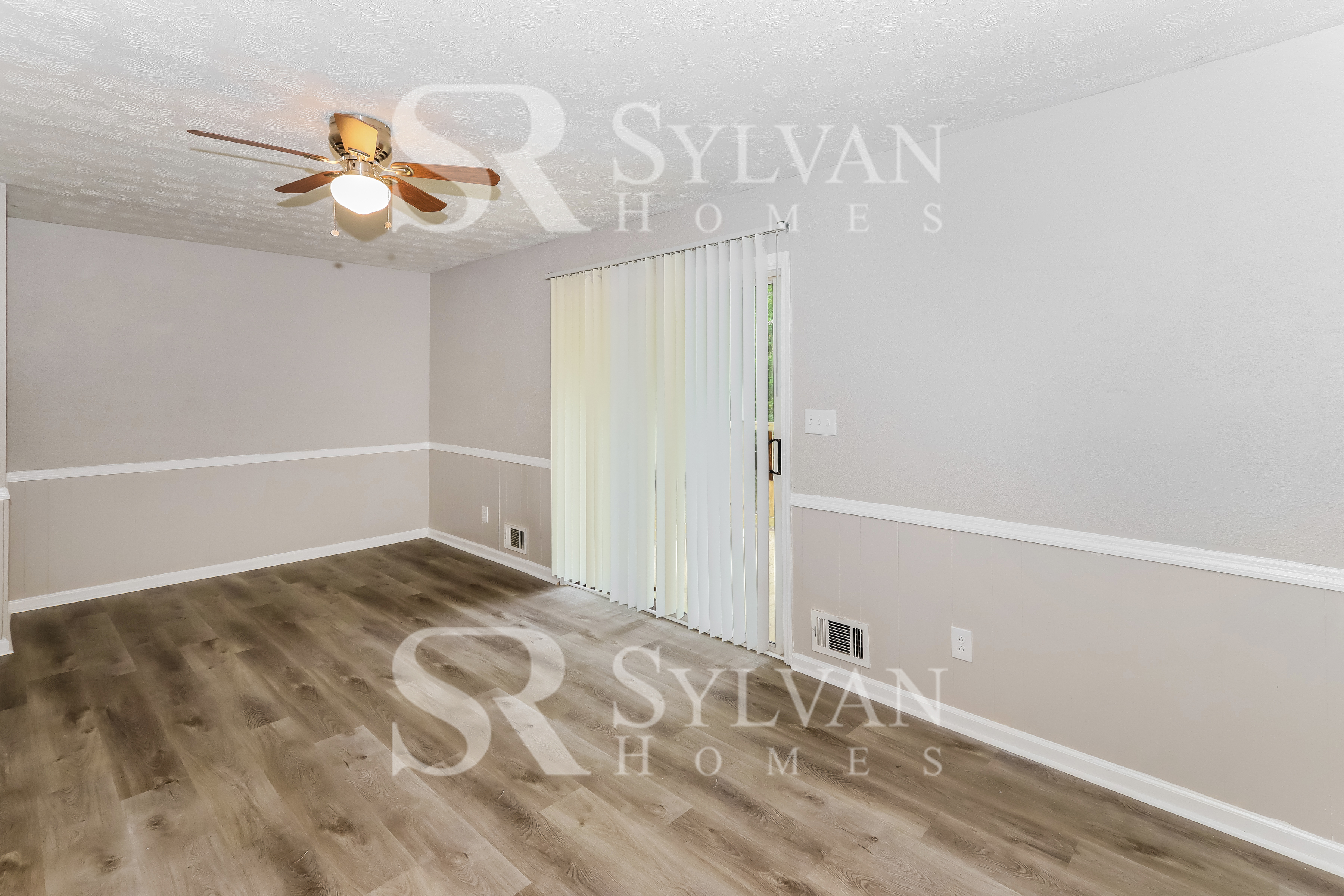 001-photo-living-room-12769735.jpg