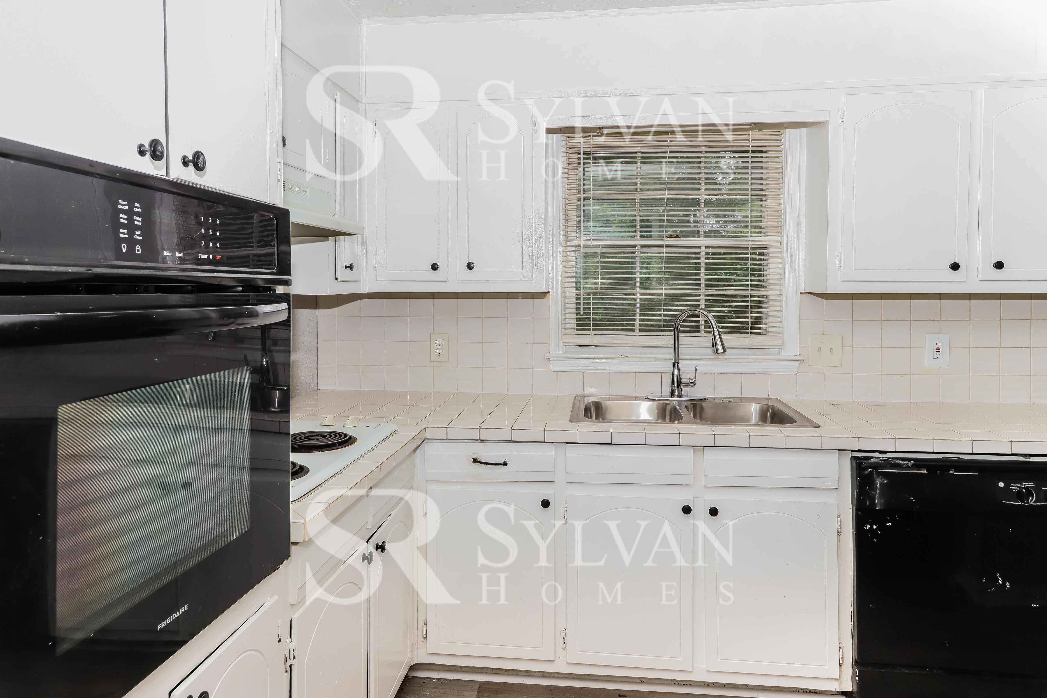 002-photo-kitchen-12769733.jpg