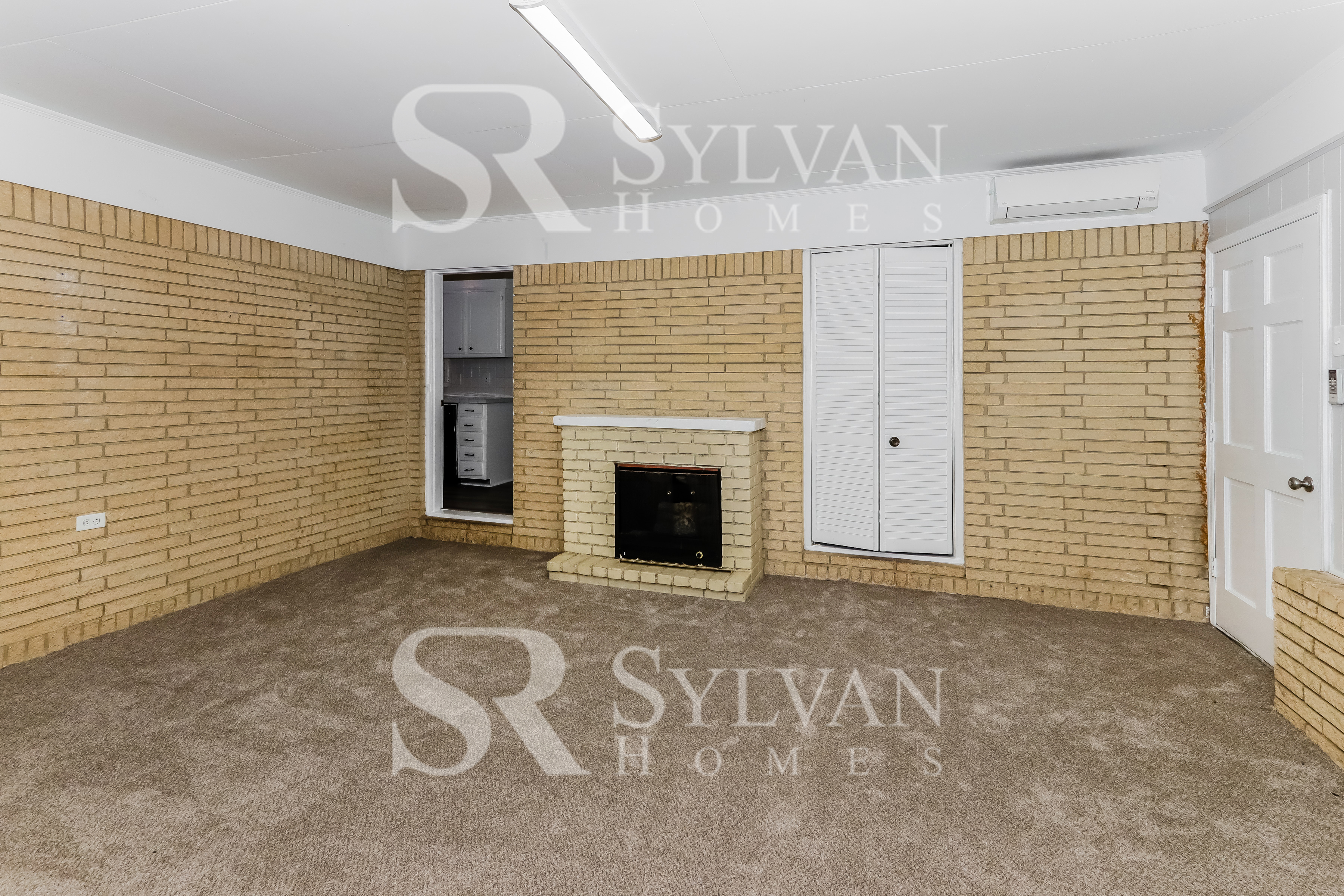 003-photo-family-room-12769734.jpg
