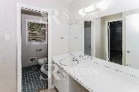 Click to view - 006-photo-main-bathroom-12769741.jpg