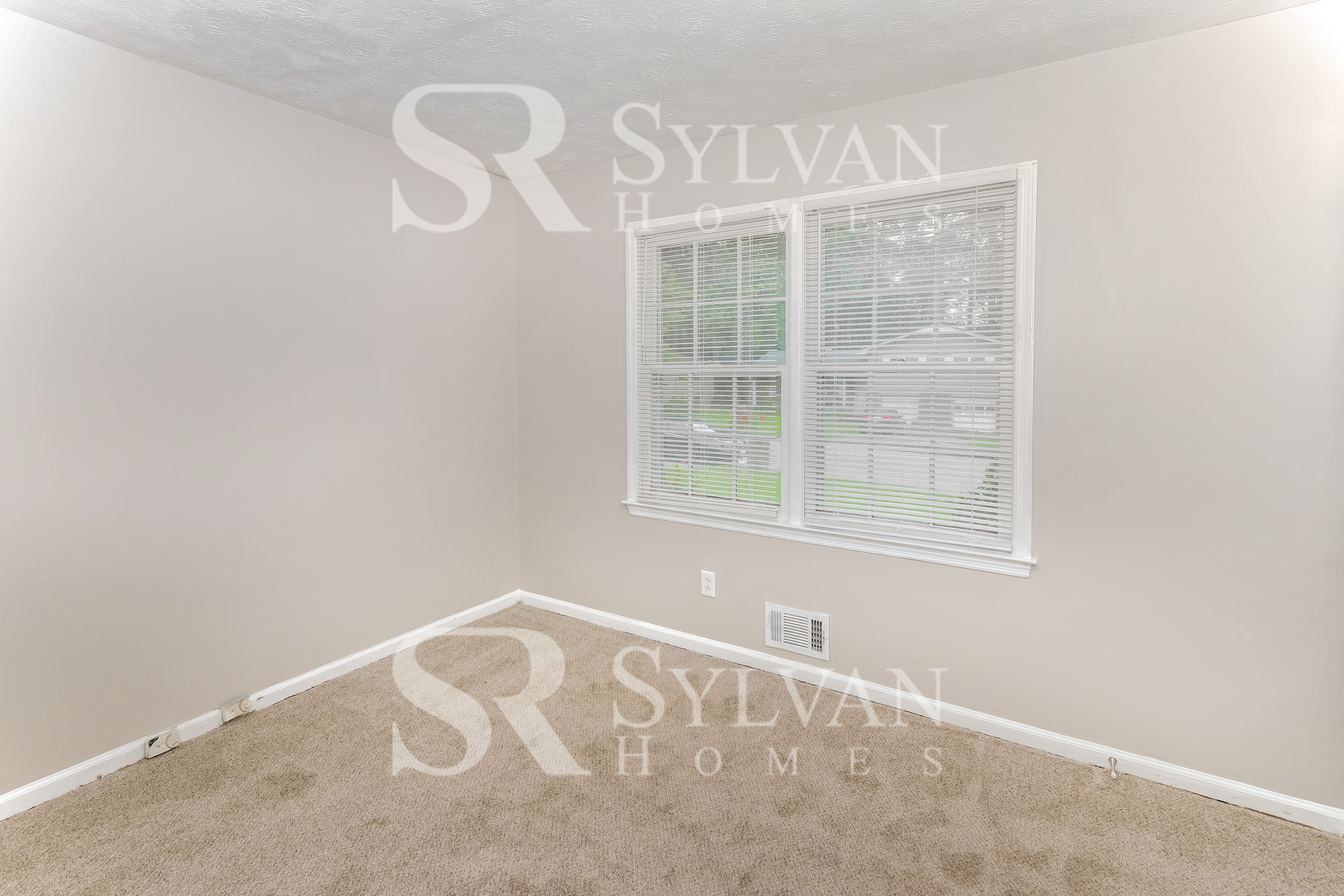 009-photo-bedroom-12769732.jpg