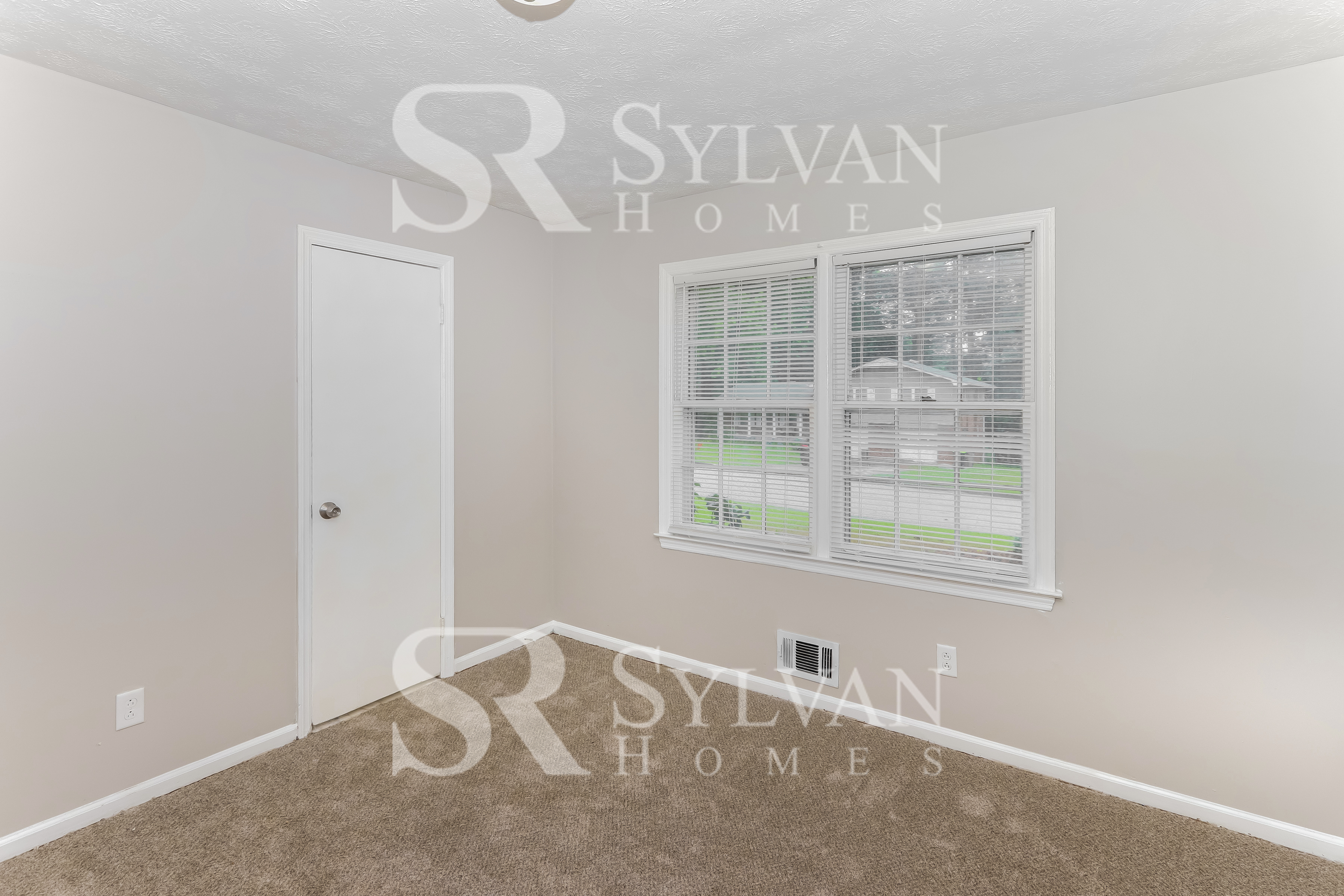 010-photo-bedroom-12769745.jpg