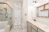 Click to view - 010-photo-main-bathroom-11441955.jpg