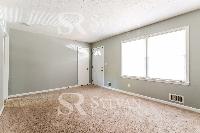 Click to view - 002-photo-living-room-14882863.jpg