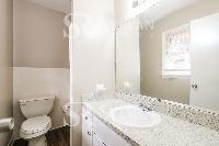 Click to view - 010-photo-main-bathroom-15215041.jpg